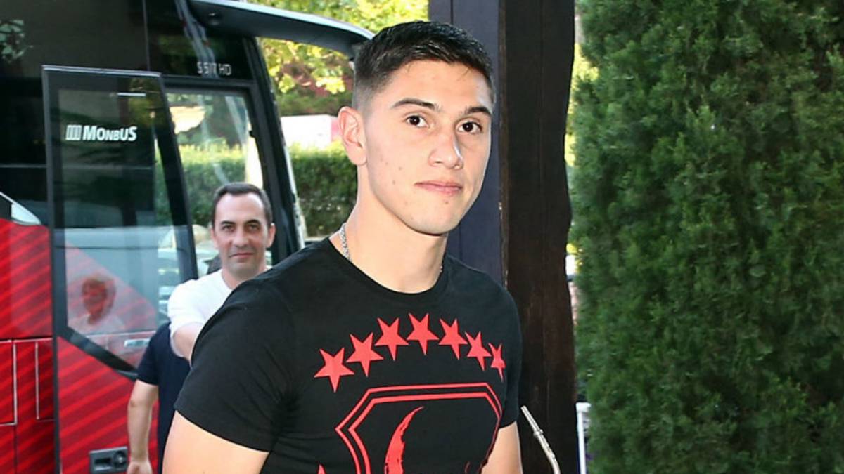 Velázquez, ausente en la sesión de la tarde con permiso del club
