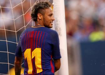 Neymar se vuelve a alejar al iniciar su padre una subasta