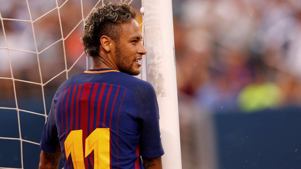 Neymar se vuelve a alejar del Barcelona al iniciar su padre una subasta