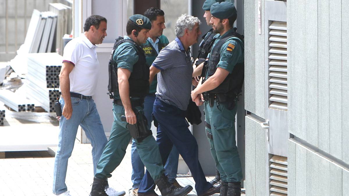 Ángel María Villar con la Guardia Civil.