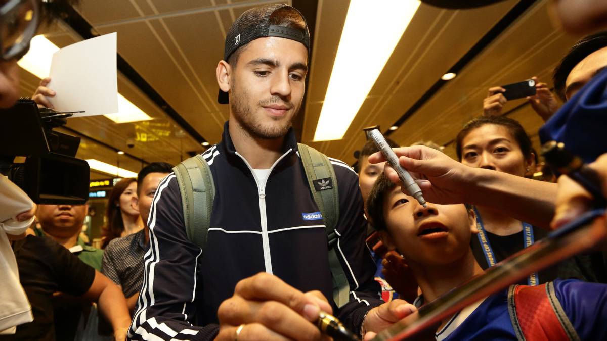 Morata, en Singapur, tras ser traspasado del Real Madrid al Chelsea.