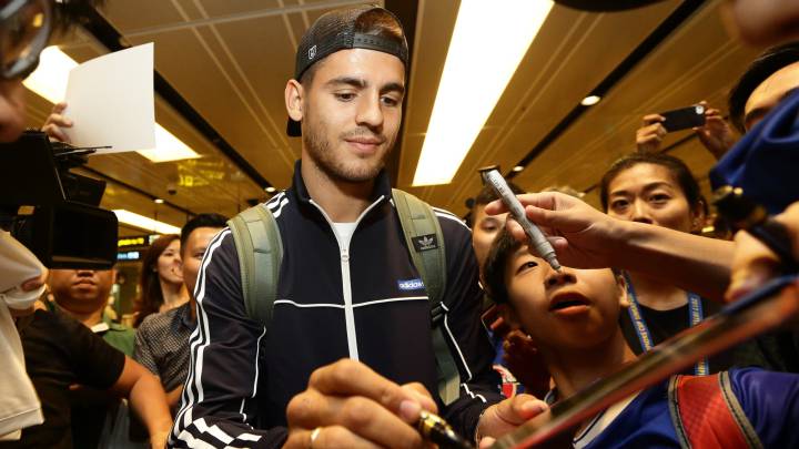 Morata, en Singapur, tras ser traspasado del Real Madrid al Chelsea.