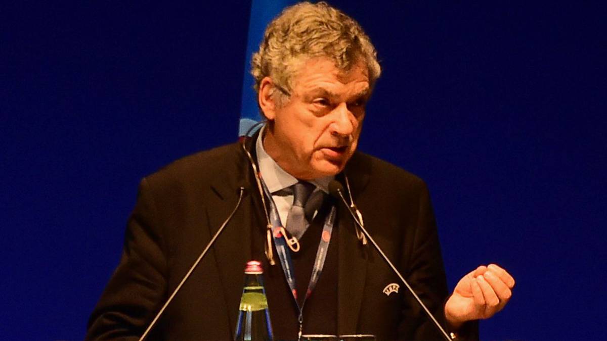 Ángel María Villar en un congreso de la UEFA.