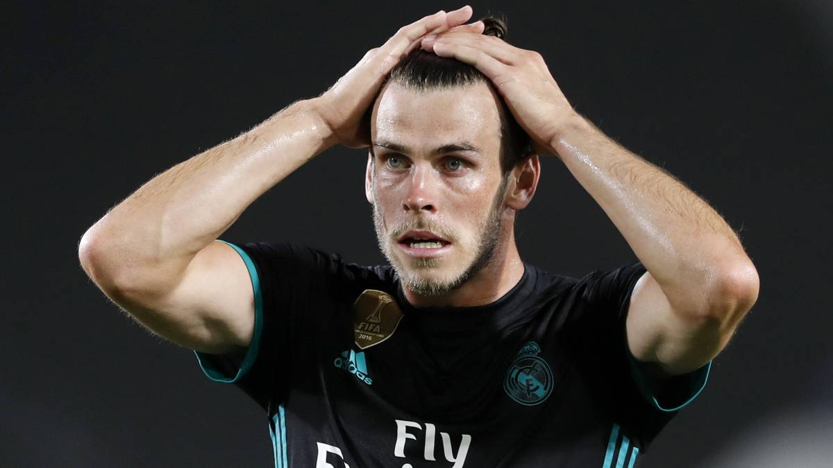 Algo pasa con Gareth Bale, que en esta pretemporada está pasando inadvertido. No está siendo el martillo que sustituya a Cristiano, que aún está de vacaciones.