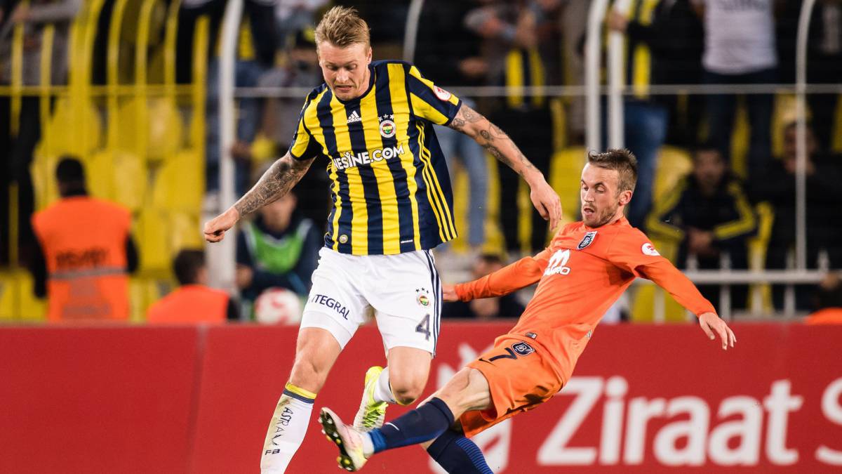 Kjaer será jugador del Sevilla desde este lunes