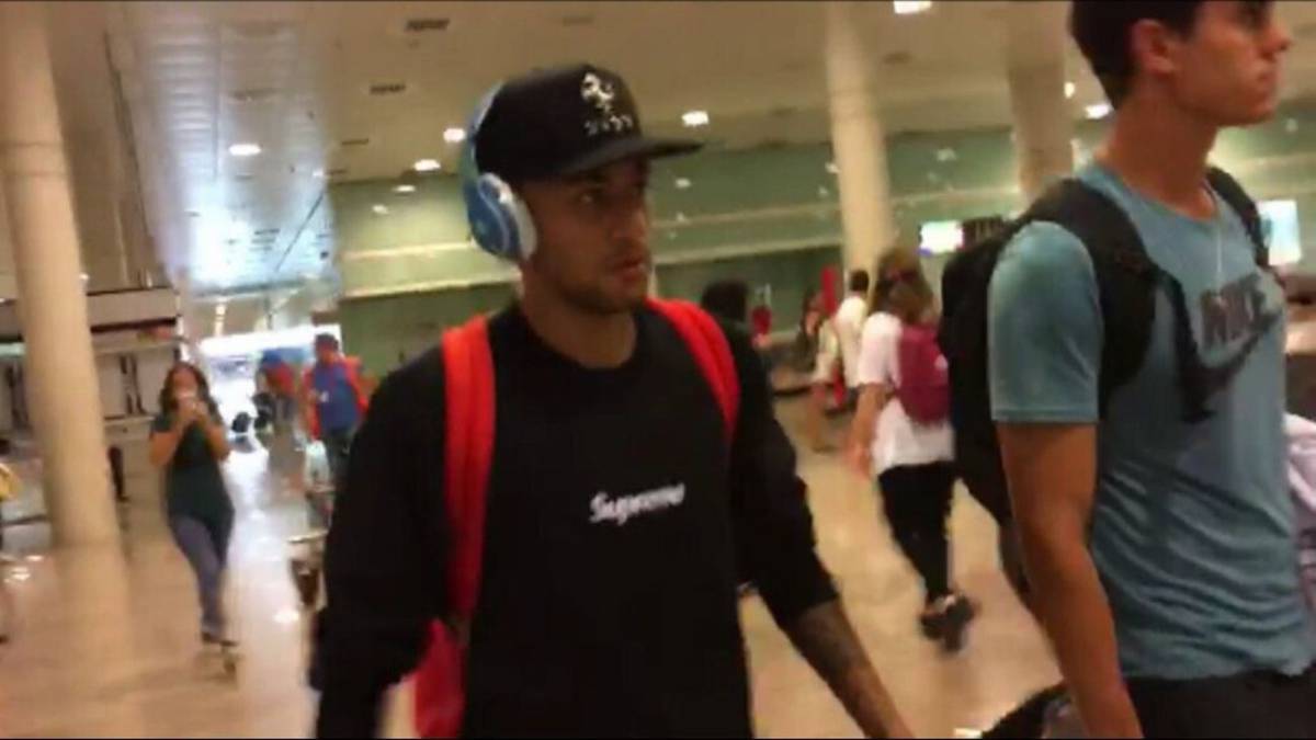 Neymar llegó mudo y alarga el culebrón del fichaje por el PSG