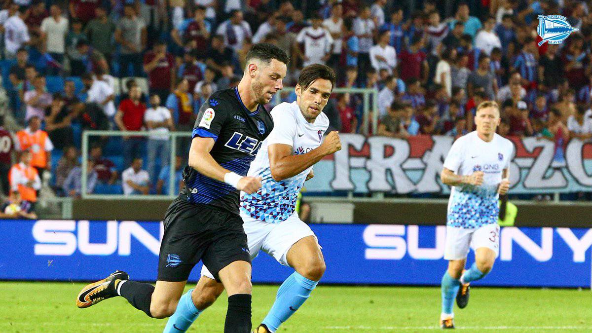 El Alavés se estrella contra la pegada del Trabzonspor