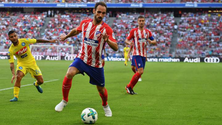El lateral derecho del Atlético de Madrid, Juanfran Torres, durante un partido.