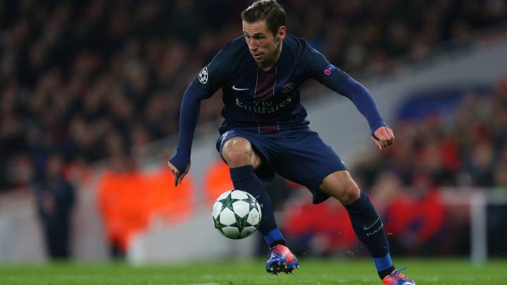 LONDON, ENGLAND - NOVEMBER 23: Grzegorz Krychowiak of Paris St Germain during the UEFA Champions League match between Arsenal FC and Paris Saint-Germain at Emirates Stadium on November 23, 2016 in London, England. (Photo by Catherine Ivill - AMA/Getty Images) PUBLICADA 15/06/17 NA MA13 1COL
