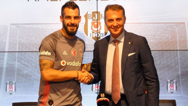 Álvaro Negredo fue presentado como nuevo jugador del Besiktas
