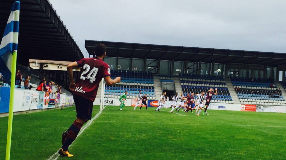 Kike García, de penalti, da el triunfo al Eibar ante el Oviedo