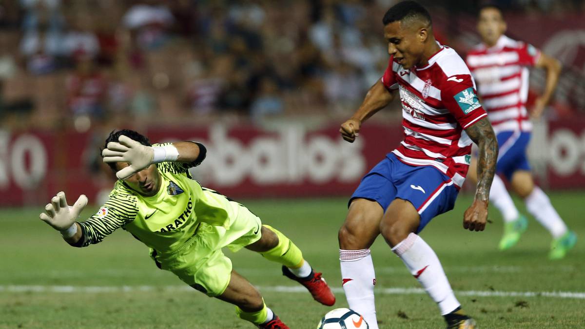 El Málaga vuelve a naufragar y desespera a Míchel