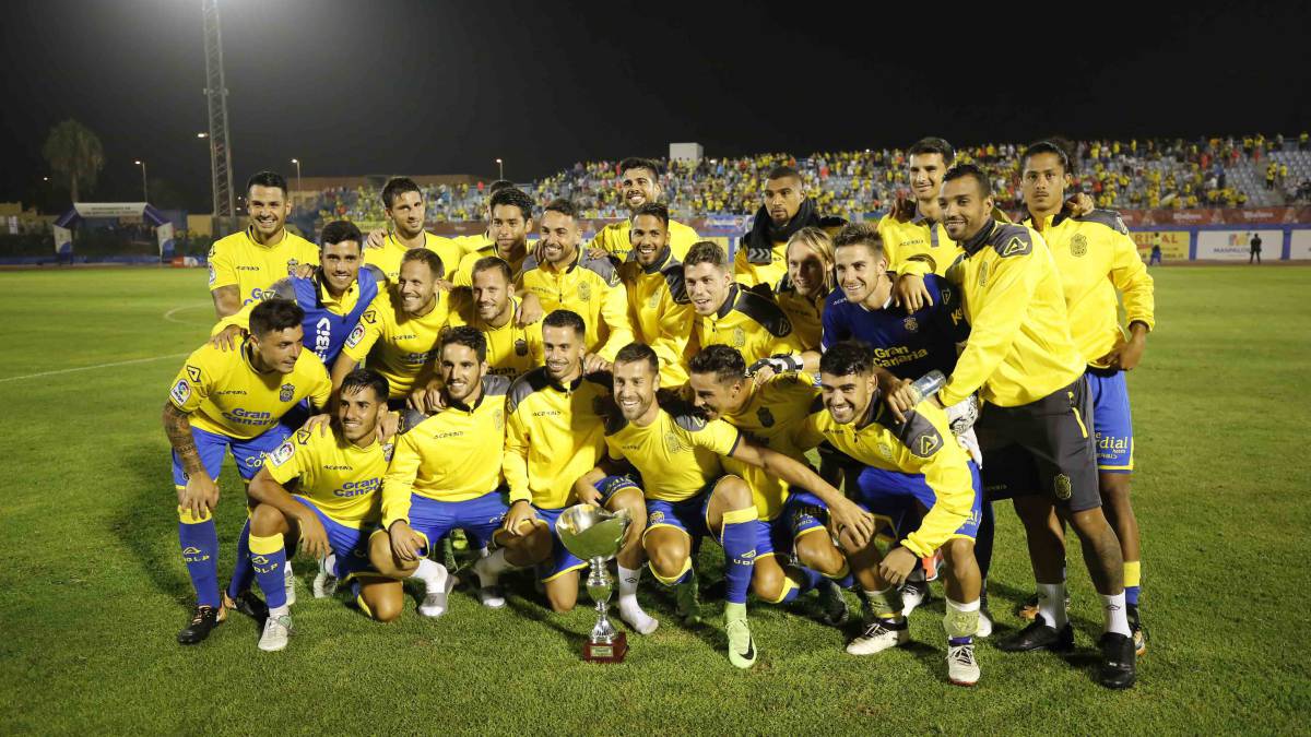 La magia de Jonathan Viera regala el derbi a Las Palmas
