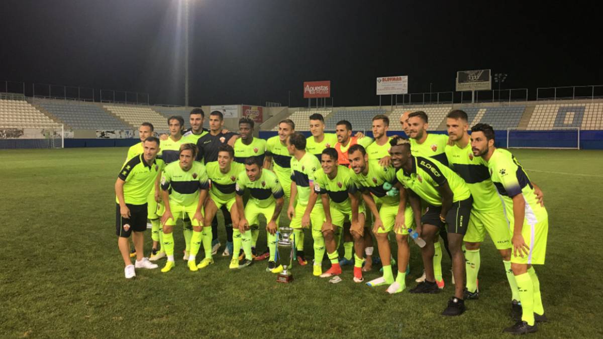 Javi Flores presencia el triunfo del Elche en el Artés Carrasco
