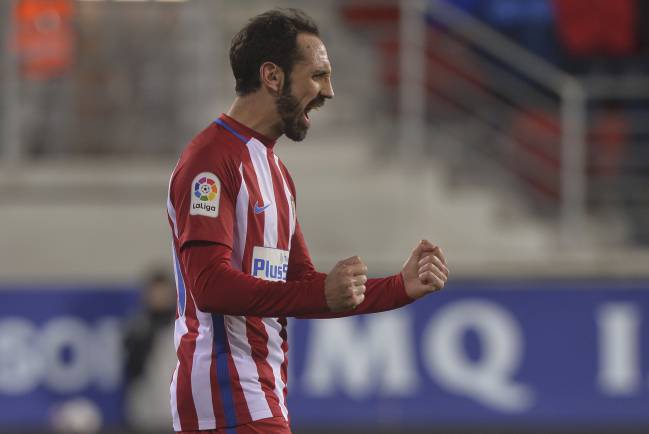 Juanfran celebra un gol durante la temporada pasada.