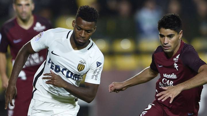Geronimo Poblete y Thomas Lemar durante el Metz - Mónaco.