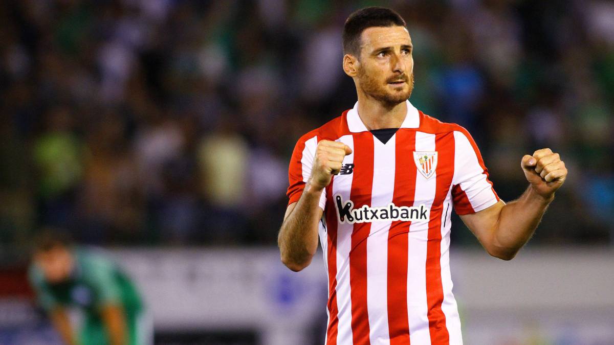 Aritz Aduriz tras el partido ante el Panathinaikos FC.
