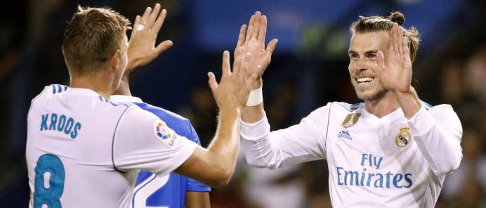 Kroos y Bale celebran uno de los goles del Real Madrid.