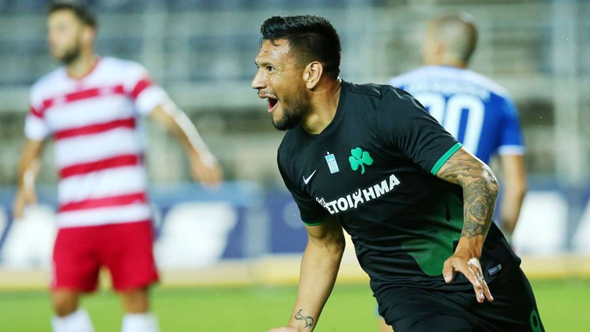 Chávez celebra el gol del Panathinaikos