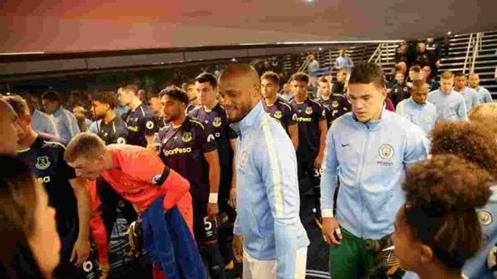 Manchester City's glass tunnel lets fans watch them appear