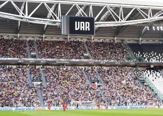 La Bundesliga evalúa retirar el VAR si mantiene los problemas