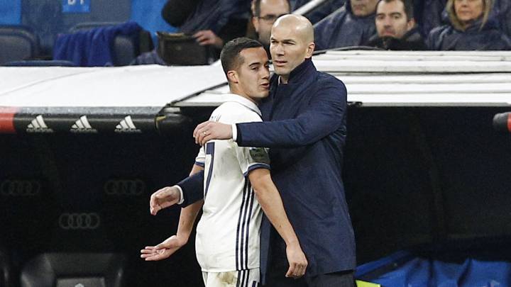 Zidane mima a Lucas Vázquez.