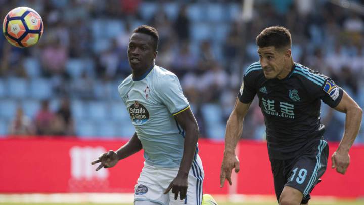 Pape Cheikh pugna por el balón durante el partido de la pasada campaña contra la Real Sociedad en Balaídos.