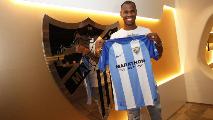 Málaga complete deal for Bordeaux striker Diego Rolán