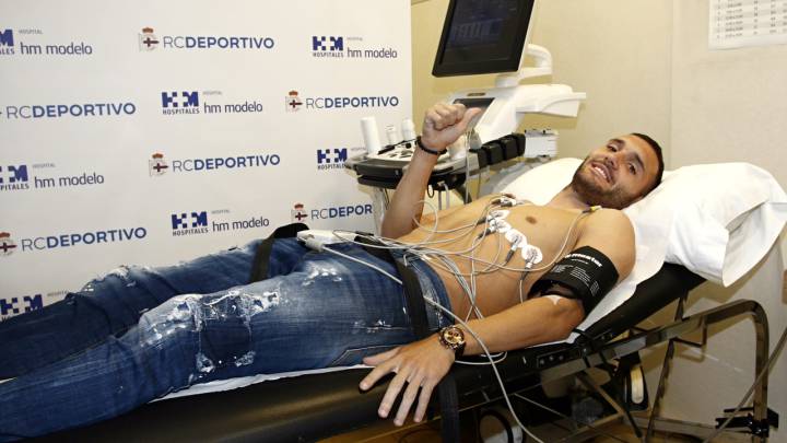 Lucas Pérez pasa reconocimiento médico con el Deportivo