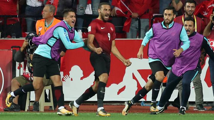 Tosun celebra el gol