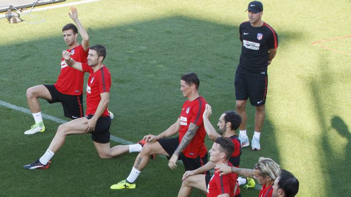 Simeone recupera efectivos; charla de 10' con Carrasco.