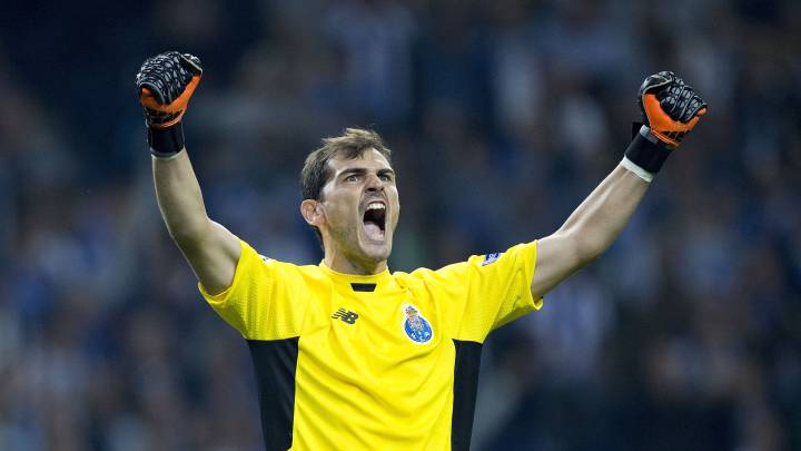 Iker Casillas festejando un gol del Porto durante la liga portuguesa.