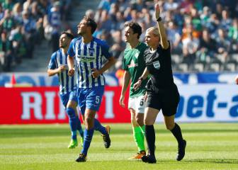 Éxito y elogios para Steinhaus, la primera árbitra en la Bundesliga