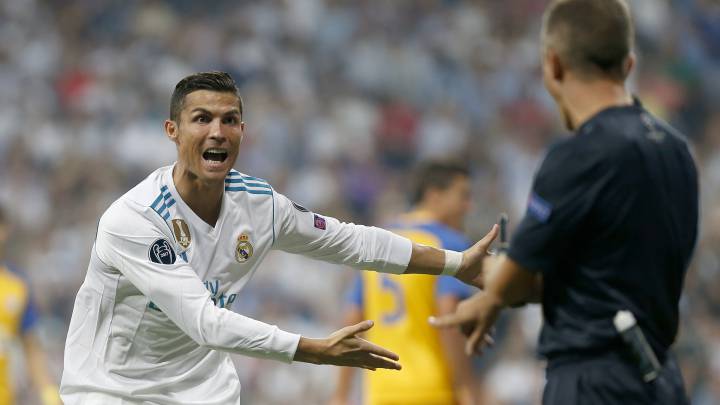 Cristiano Ronaldo protesta una jugada.