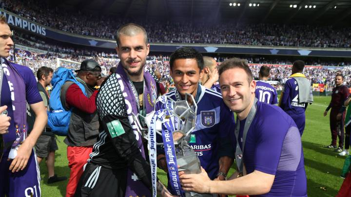 El extremo de 29 años, Diego Capel, tras ganar la liga belga con el Anderlecht.