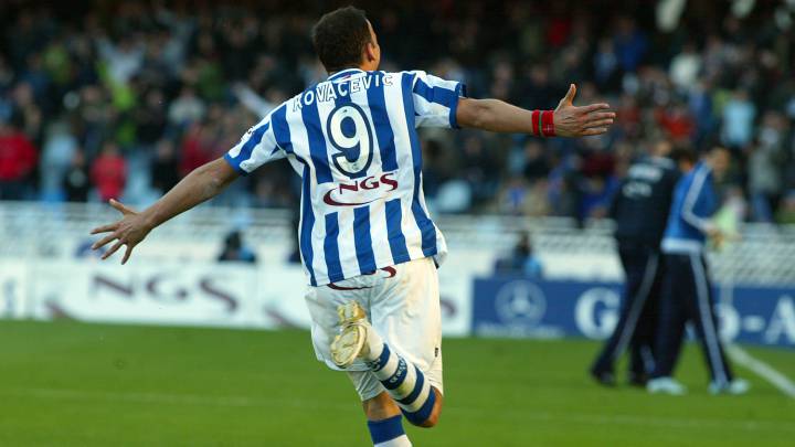 Kovacevic, exdelantero de la Real Sociedad, celebra un gol.