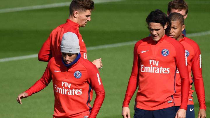 Neymar pide perdón al vestuario por la discusión con Cavani.