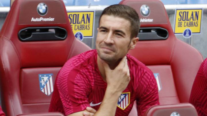 Gabi en el banquillo.