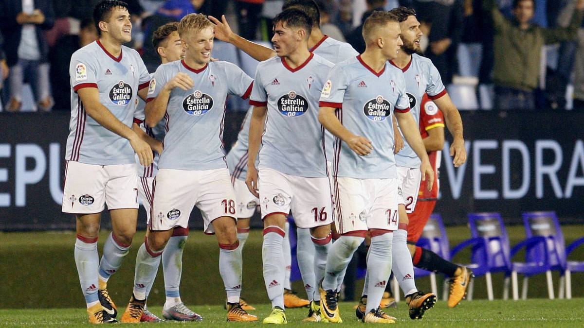 Los jugadores del Celta celebran un gol.