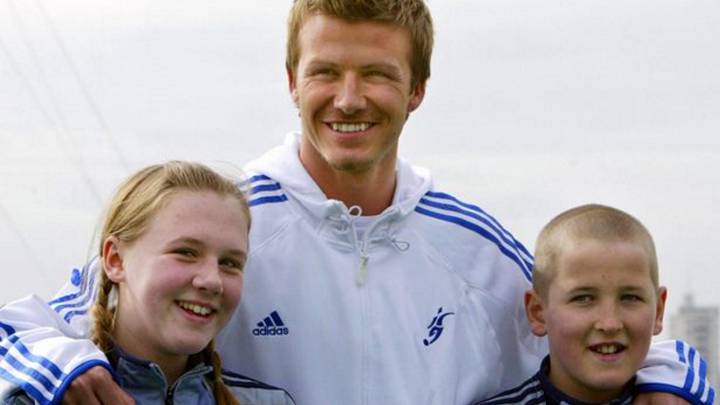 En 2005, Beckham inauguró su escuela y uno de sus alumnos fue Kane (a la derecha).