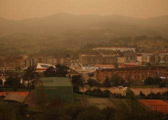 Oviedo amanece con humo y el club suspende la actividad
