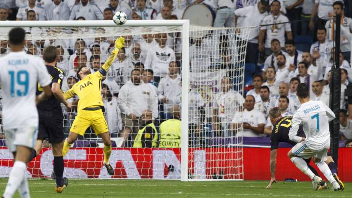 Lloris evitó así un gol de Cristiano.