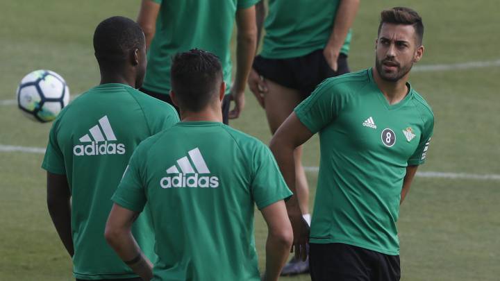 Camarasa durante el entrenamiento del Betis.
