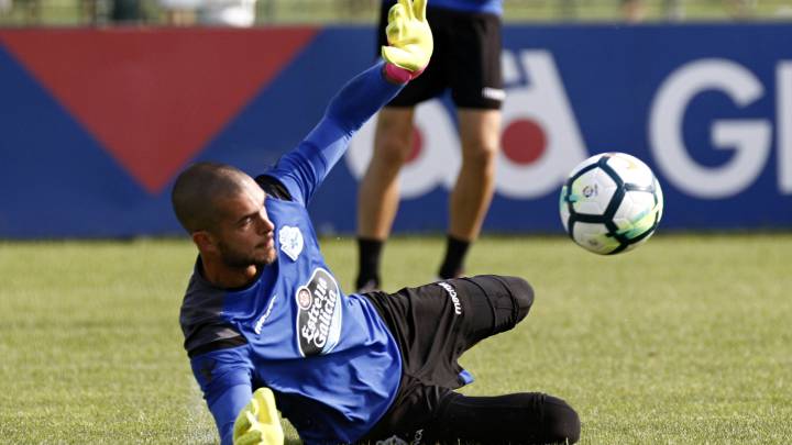 Rubén, haciendo portería en un entrenamiento del Deportivo.