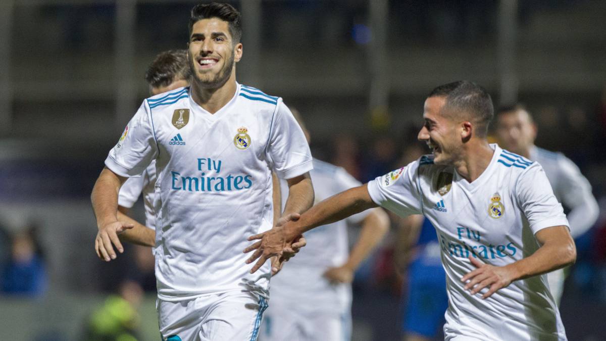 Asensio celebró su gol con Lucas Vázquez.