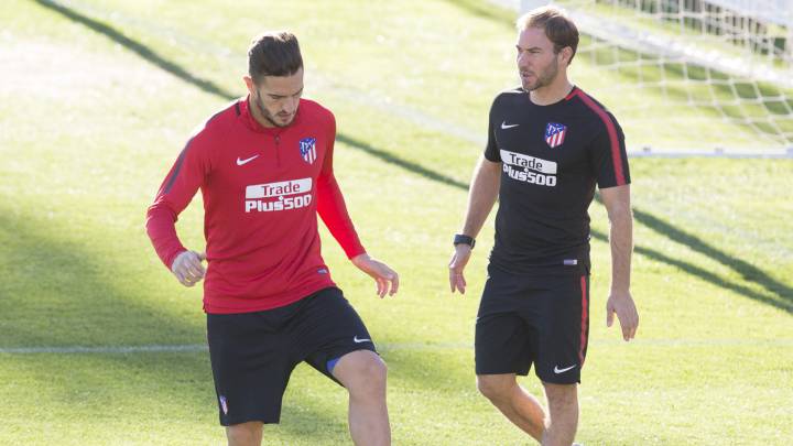 Koke junto al preparador físico.