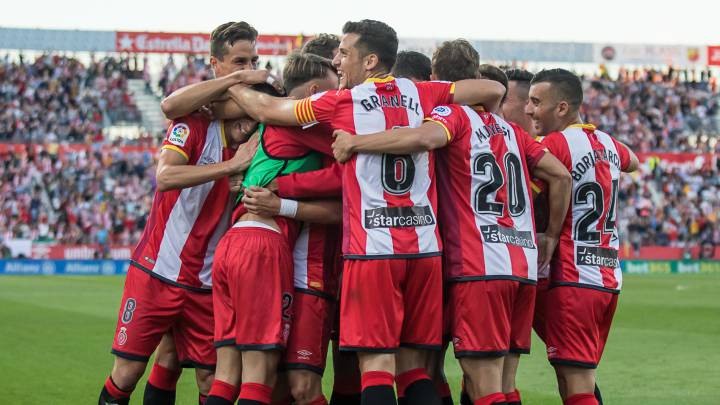 Los jugadores del Girona celebran un gol.