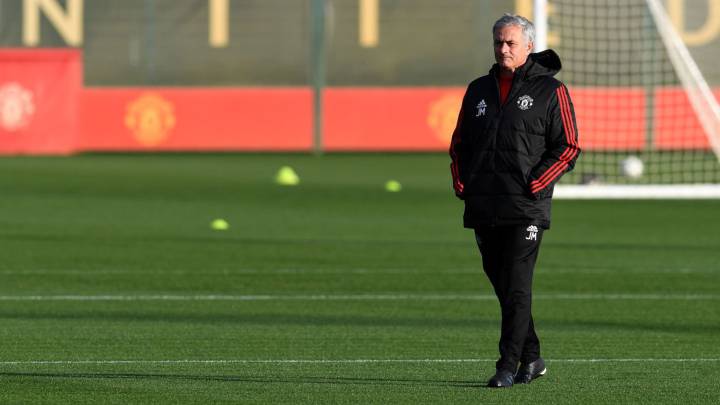Jose Mourinho, durante un entrenamiento del Manchester United.