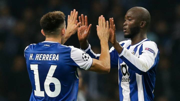 Danilo Pereira y Hector Herrera celebran la victoria del Oporto ante el Leipzig.