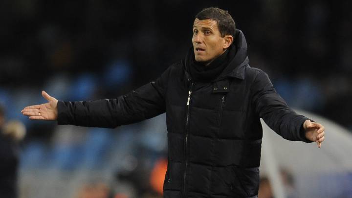 Javi Gracia da instrucciones.